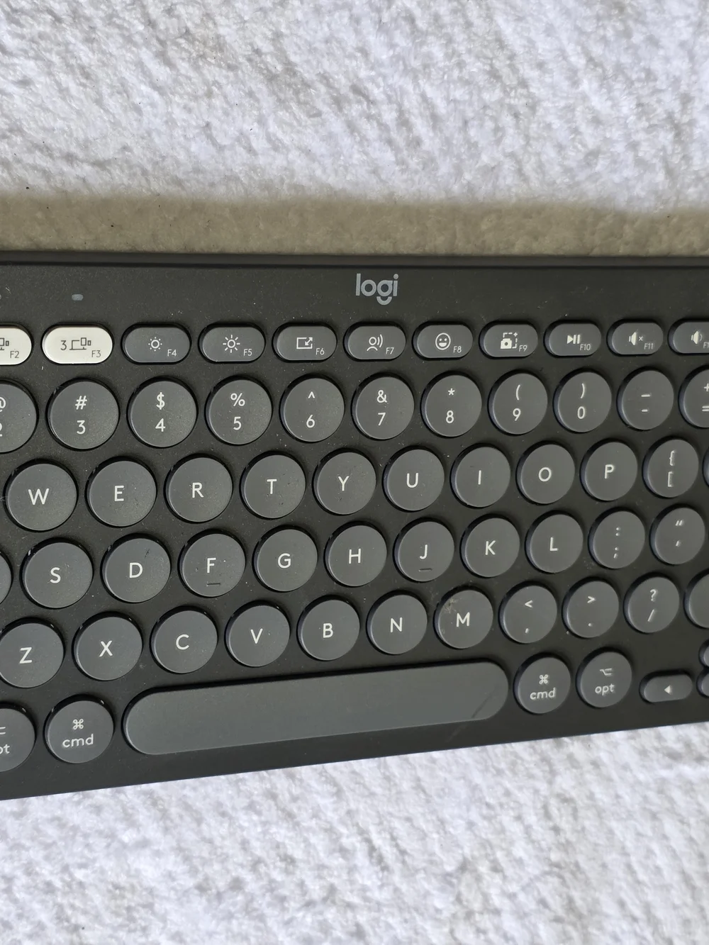Logitech Wireless Compact Round-Key Keyboard — Dark Gray